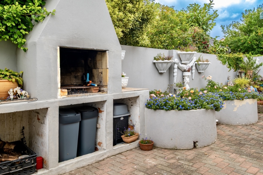 2 Bedroom Property for Sale in King George Park Western Cape